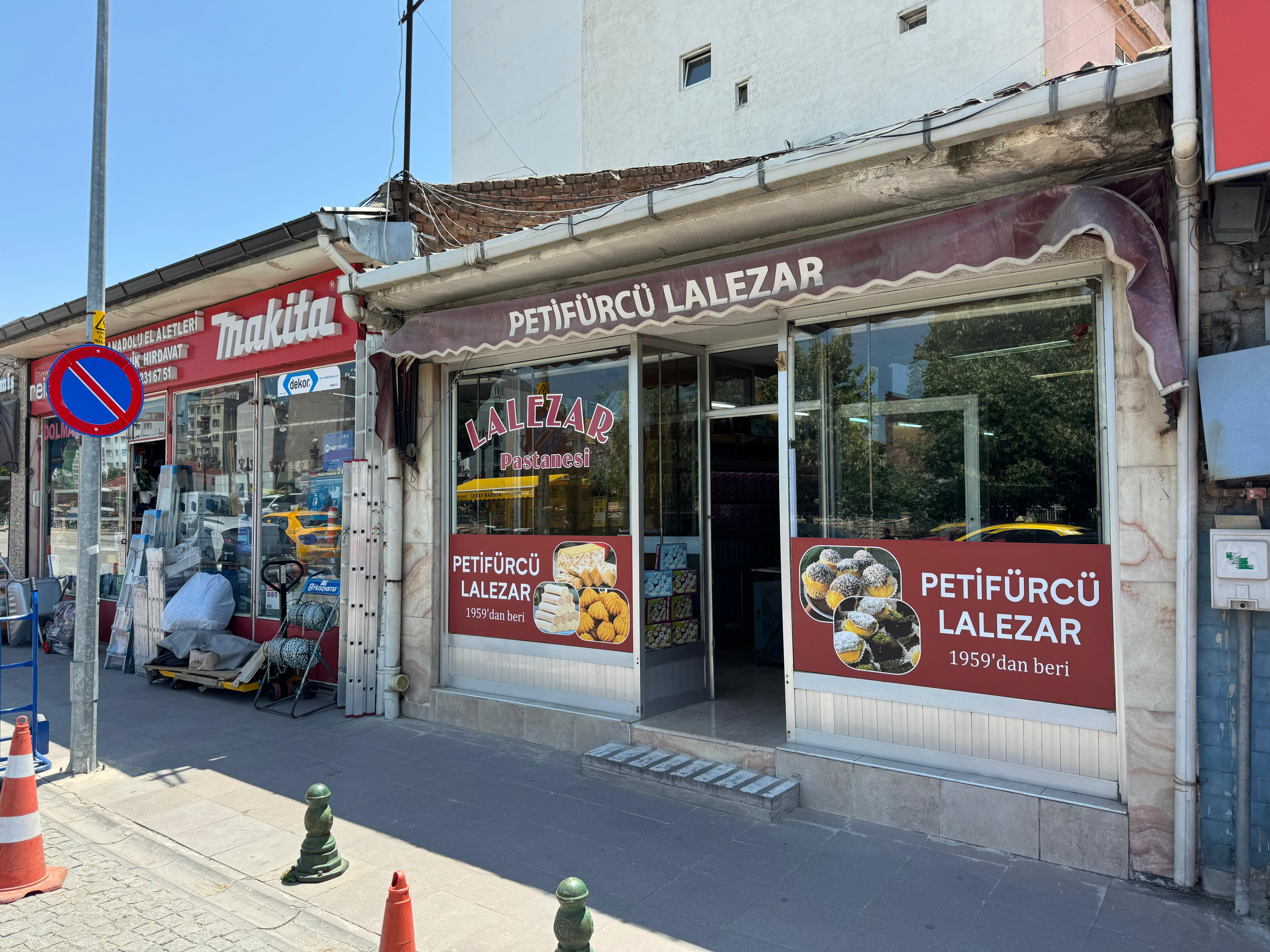 PETİFÜRCÜ LALEZAR PASTANESİ
