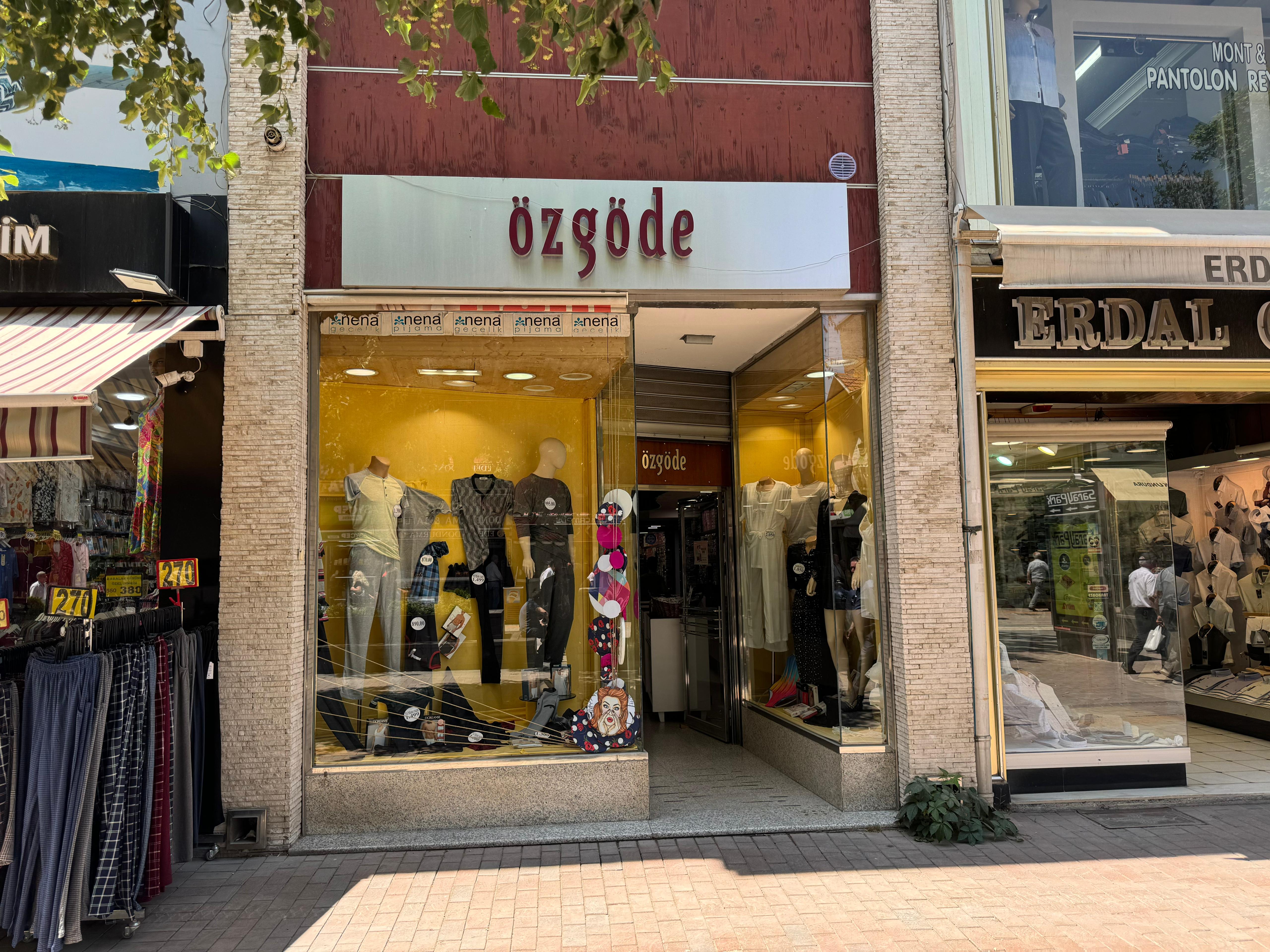 ÖZGÖDE İÇ GİYİM